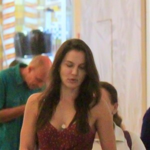 Malvino Salvador e Kyra Gracie são pais de Ayra e Kyara