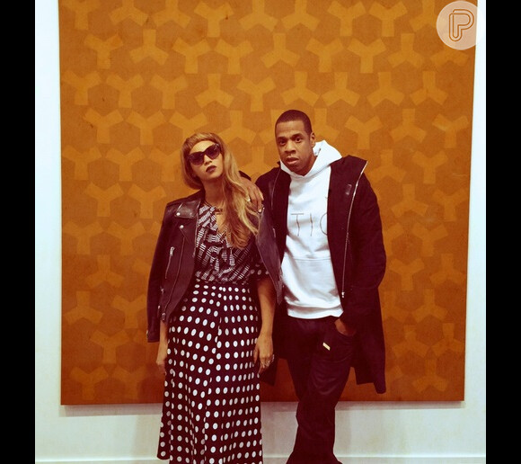 Beyoncé visita galeria de arte em Londres, na Inglaterra, e exibe novo visual, em 16 de outubro de 2014