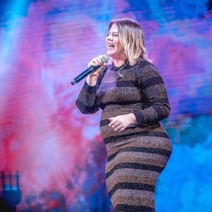 Barriga de gravidez de Marília Mendonça chamou atenção em look