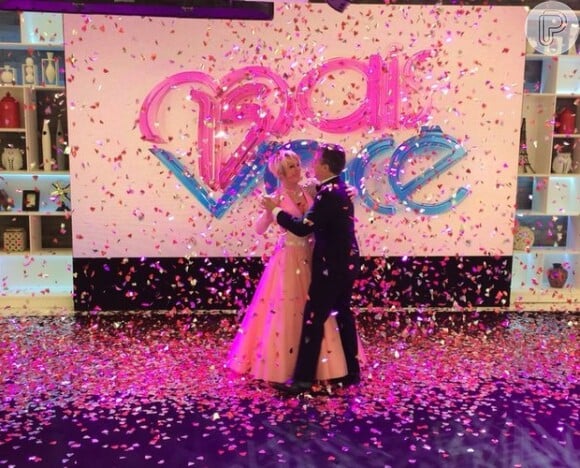 Ana Maria Braga e Luciano Huck dançam valsa para comemorar os 15 anos do 'Mais Você', em outubro de 2014
