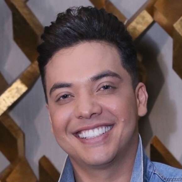 Wesley Safadão, no entanto, não agradou todos os fãs ao atacar de cabeleireiro com a mulher, Thyane Dantas: 'Sai melhor cantando'