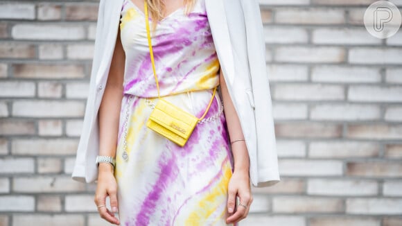 Moda tie-dye e minibag: duas trends queridinhas das fashionistas