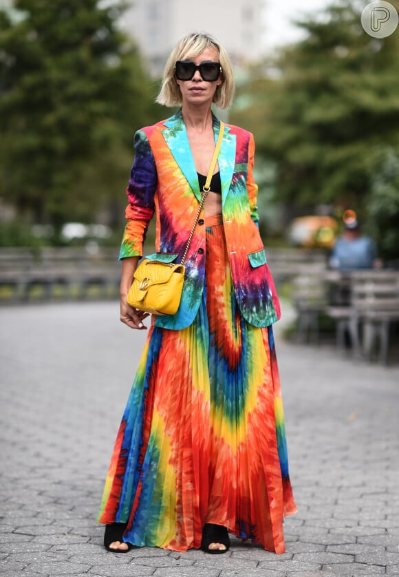 Moda verão: para quem ama tie dye e não tem medo de ousar, esse outfit é perfeito!