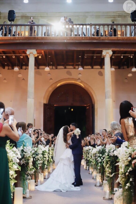 Thaila Ayala e Renato Goés receberam cerca de 400 convidados para festa de casamento