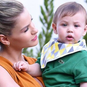 Filho caçula de Andressa Suita e Gusttavo Lima, Samuel faz 'exigência' na hora de comer banana: 'Só amassada'