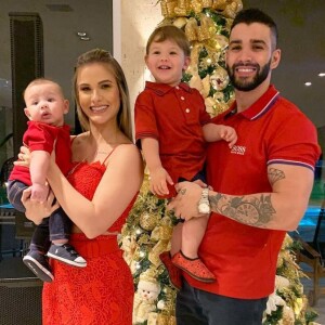 Filho caçula de Andressa Suita e Gusttavo Lima, Samuel encantou ao fazer cafuné no irmão, Gabriel, e ao falar 'papai' e 'mamãe'