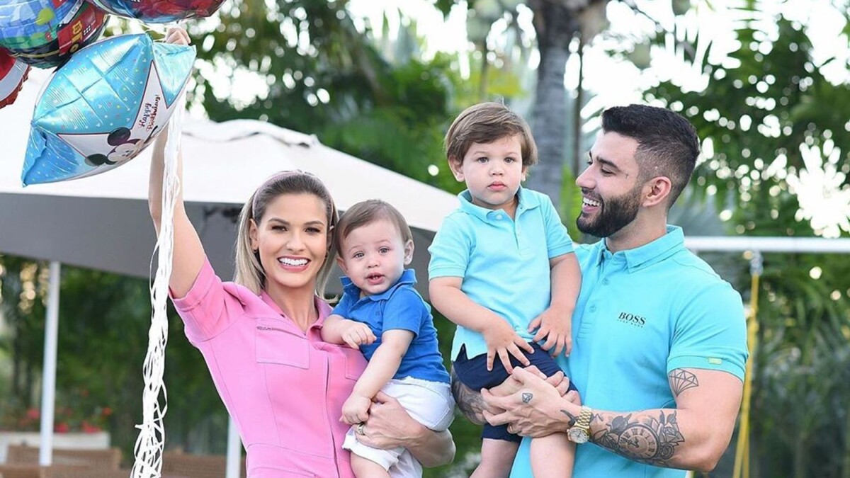 Foto Filho Caçula De Andressa Suita E Gusttavo Lima Samuel Encantou Ao Fazer Cafuné No Irmão 