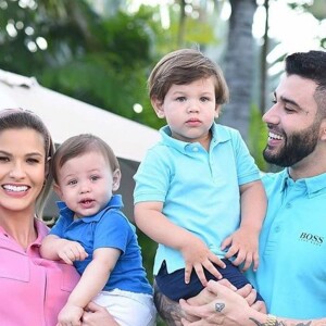 Filho caçula de Andressa Suita e Gusttavo Lima, Samuel encantou ao fazer cafuné no irmão, Gabriel