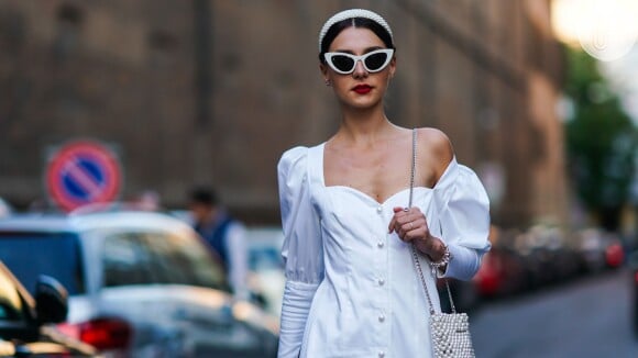 Vestido branco é perfeito para o look de verão, Réveillon e para usar já. Inpire-se nas fotos de street style das fashion weeks