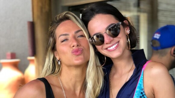 Bruna Marquezine elogia Giovanna Ewbank e filha em foto na praia: 'Perfeitas'