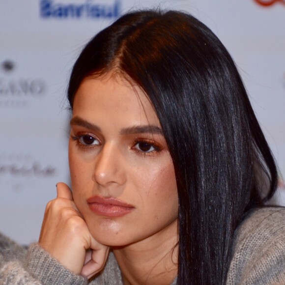 Bruna Marquezine esclareceu polêmica em foto com fã no Rock in Rio