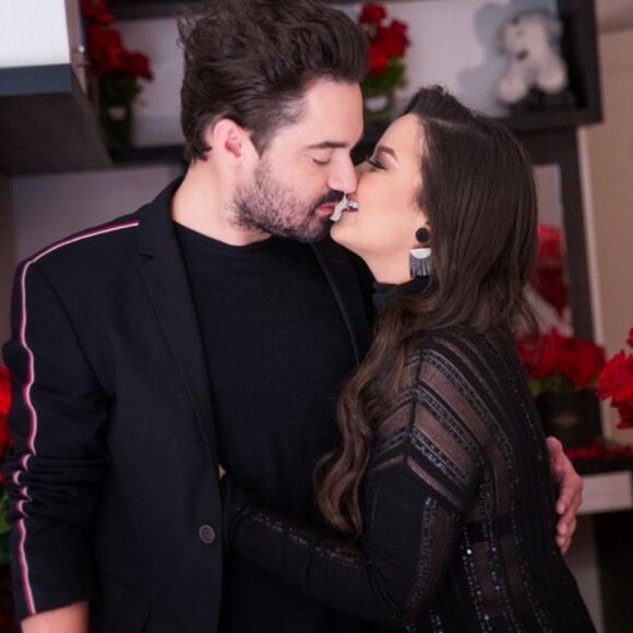 Maiara e Fernando Zor trollam fãs com foto de pedido de casamento nesta quarta-feira, dia 16 de outubro de 2019