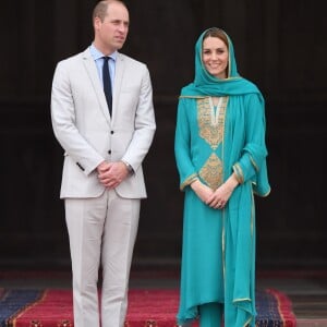 Kate Middleton e Príncipe William visitam a mesquita Badshahi nesta quinta-feira, dia 17 de outubro de 2019