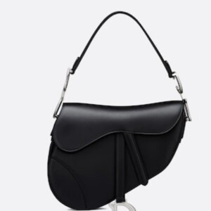 Veja foto da bolsa da Dior preta Saddle usada por Andressa Suita em show neste domingo, dia 20 de outubro de 2019