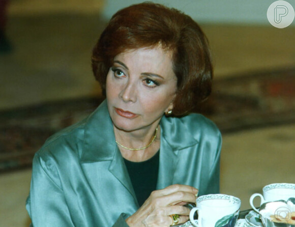 Glória Menezes esteve no elenco principal de 'Torre de Babel', que foi uma novela de grande sucesso em 1998