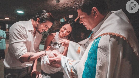 Luan Santana e Jade Magalhães batizam filha de amigos nesta terça-feira, dia 22 de outubro de 2019