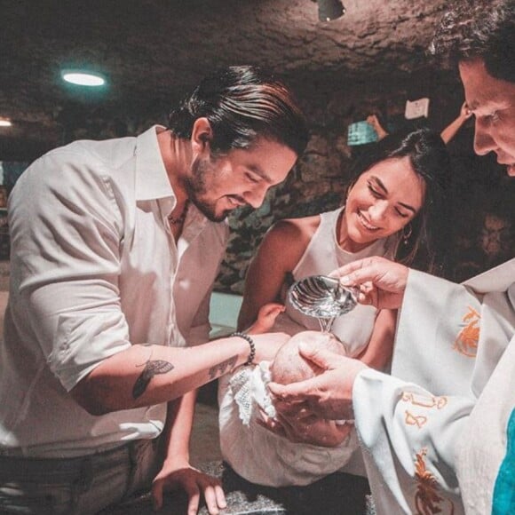Luan Santana e Jade Magalhães batizam filha de amigos nesta terça-feira, dia 22 de outubro de 2019