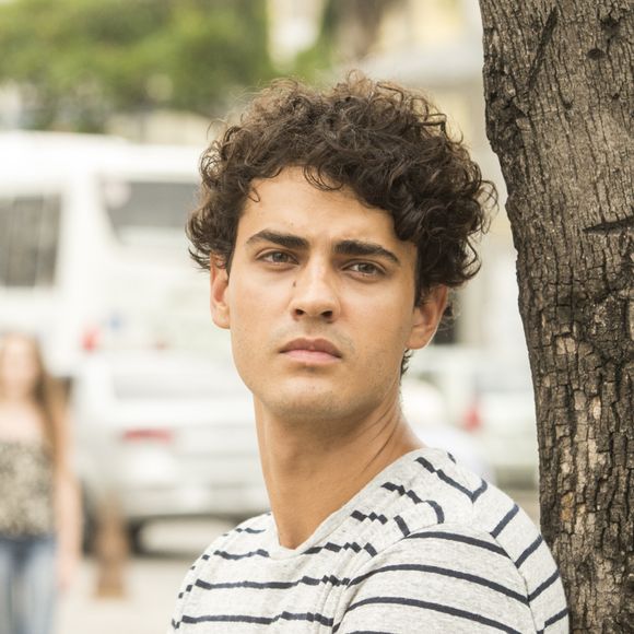 Guga (Pedro Alves) sofre risco de ser expulso de casa pelo próprio pai na novela 'Malhação: Toda Forma de Amar'
