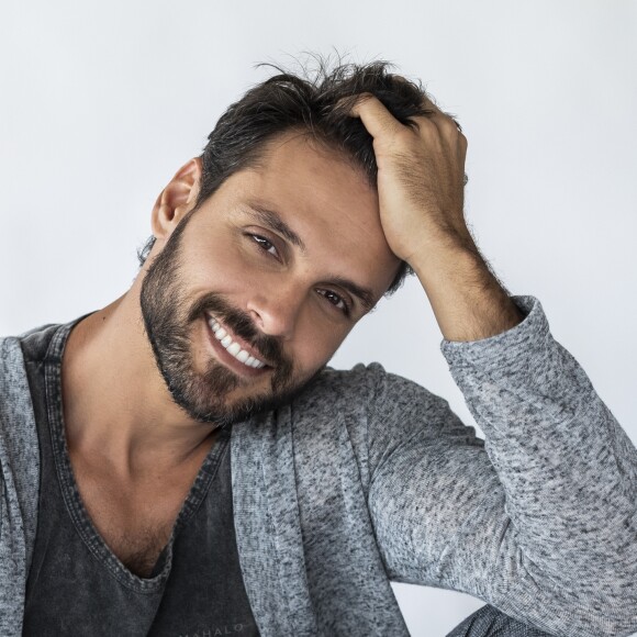 Protagonista da novela 'Topíssima', Felipe Cunha ganhou declaração de amor da namorada, Rayanne Morais: 'Meu grande amor'
