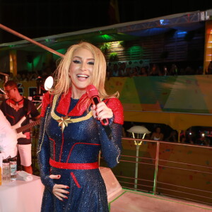 Claudia Leitte mostra animação ao dançar muito em 1º show após nascimento de Bella neste sábado, da 26 de outubro de 2019