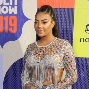 Ludmilla apostou na transparência, no brilho e nas franjas metalizadas em seu look do Prêmio Multishow 2019