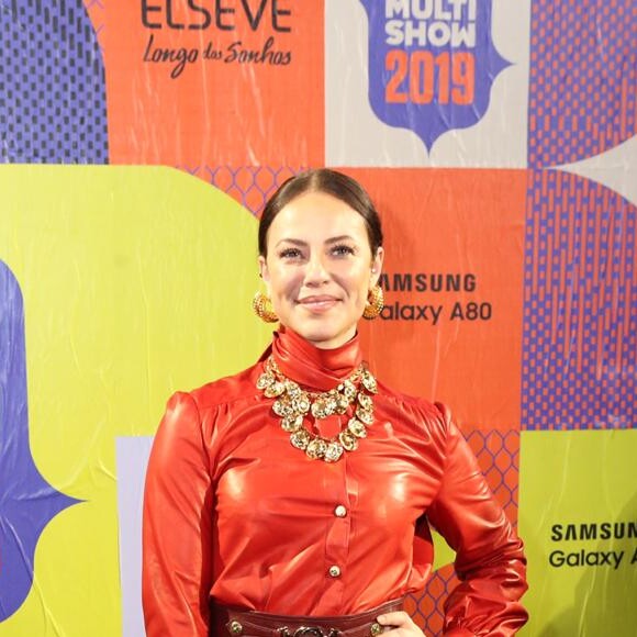 Paolla Oliveira usa argola dourada para Prêmio Multishow 2019 nesta terça-feira, dia 29 de outubro de 2019