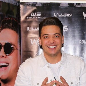 Wesley Safadão, com conjuntivite, vai ficar em casa de repouso para se recuperar