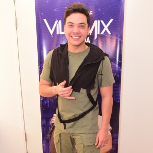 Wesley Safadão contou em vídeo na web que pegou conjuntivite da filha, Ysis