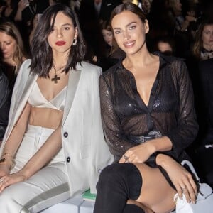 Bruna Marquezine e Irina Shayk conferiram desfile da Intimissimi em Verona