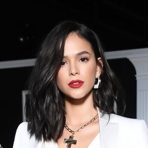 Bruna Marquezine presenciou um desfile de moda em Verona