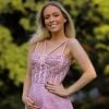 Tata Estaniecki exibe evolução da barriga de gravidez em vestido de festa