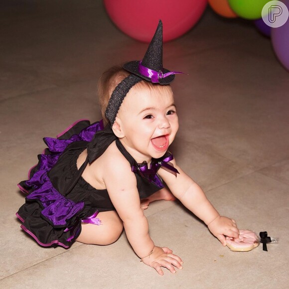 Filha de Sabrina Sato, Zoe ganhou festa de Halloween para comemorar seus 11 meses