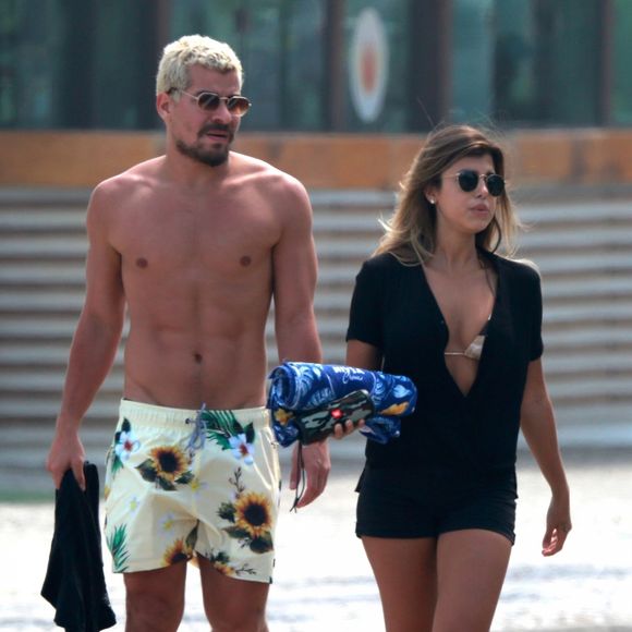 Thiago Martins não rotulou relação com modelo Talita Nogueira 