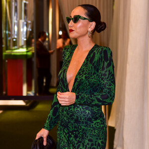 Vestido slim e animal print usado por Sabrina Sato está à venda por R$ 12,7 mil na Farfetch