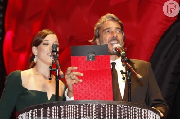 Alexandre Borges e Adriana Biroli apresentam o 34º Prêmio Profissionais do Ano, no HSBC, em novembro de 2012