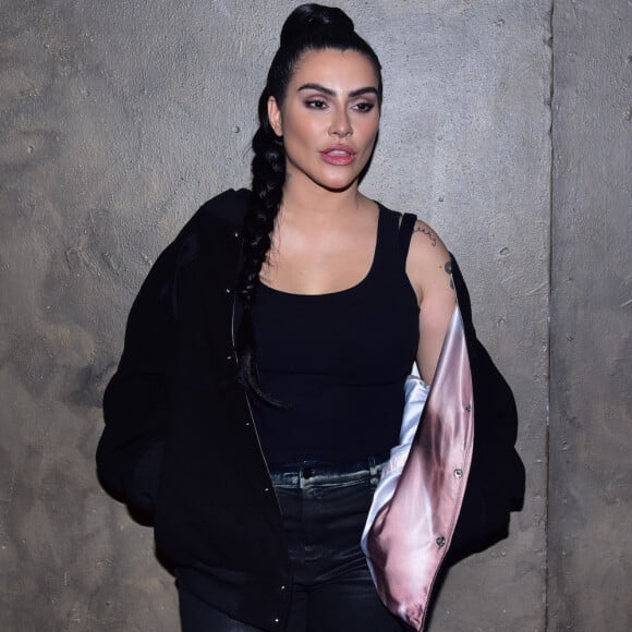 Cleo usa blusa preta básica para o Festival da Virada Salvador nesta quarta-feira, dia 06 de novembro de 2019