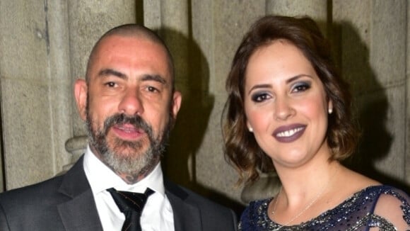 Henrique Fogaça elogia Carine Ludvic após reatar casamento: 'Muito transparente'
