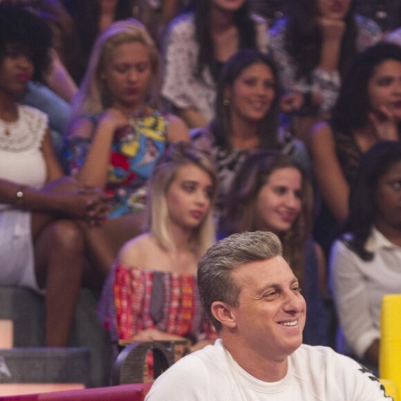 Luciano Huck contou que usa o jatinho para trabalhar, mas que a empresa de táxi aéreo o aluga quando ele está parado