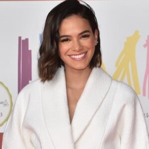 Bruna Marquezine explica ausência das redes sociais: 'eu to estudando e gravando'