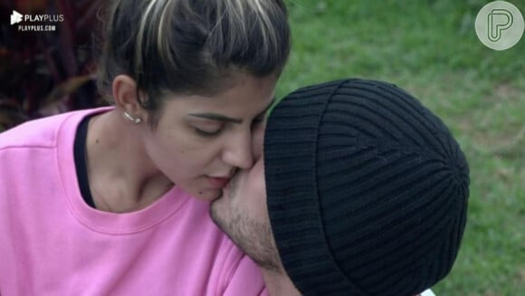 Lucas Viana e Hariany Almeida trocaram beijos em 'A Fazenda 11' nesta quarta-feira, 13 de novembro de 2019