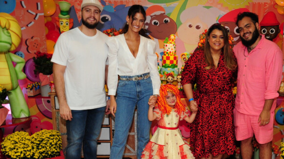 Neta de Preta Gil recebe filhos de Gagliasso e Ewbank em festa de aniversário