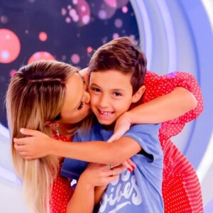 Eliana falou sobre a personalidade do filho, Arthur, de 8 anos