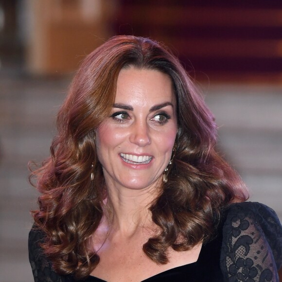 Kate Middleton provou estar antenada nas trends e apostou na manga bufante
