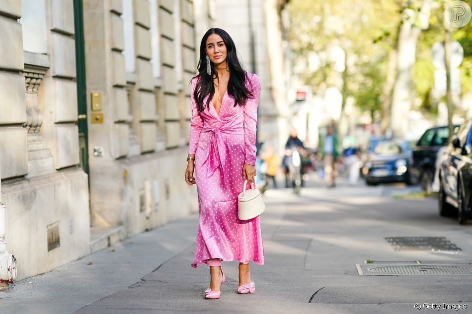 Vestido no Réveillon: a cor rosa é hit no mundo da moda e pode ser aliada a outras tendências, como o poá, para o look da virada do ano