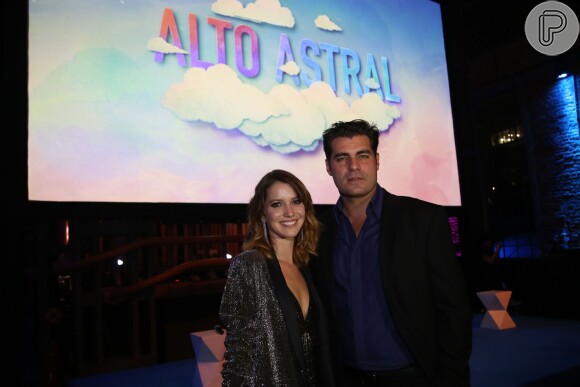 Nathalia Dill posa com Thiago Lacerda na festa de lançamento da novela 'Alto Astral'