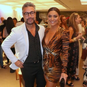 Juliana Paes posa com Fernando Torquatto em desfile da Vogue Magazine, no Rio Design, Leblon, Rio de Janeiro, na noite desta terça-feira, 26 de novembro de 2019