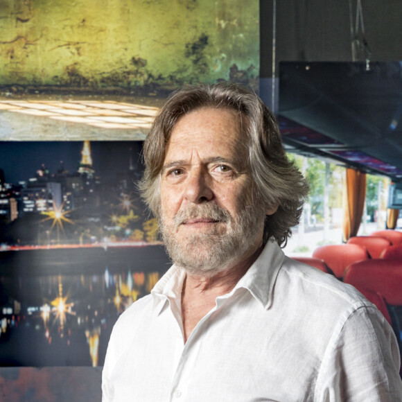 José de Abreu está curtindo férias em Londres, na Inglaterra, com Carol Junger