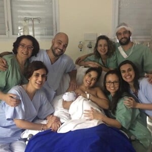 Camilla Camargo elogia dedicação do marido com o filho do casal: 'É lindo ver como ele se entrega cuidando do Joaquim e o amor que ele tem em tudo que faz'