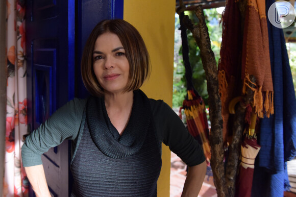 Na novela 'Amor Sem Igual', Zenaide (Andrea Avancini) é a mãe dos quatro filhos de Oxente (Ernani Moraes), e típica dona de casa