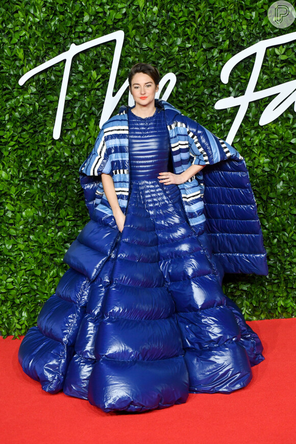 Shailene Woodley atraiu os holofotes do Fashion Awards com seu vestido megavolumoso 